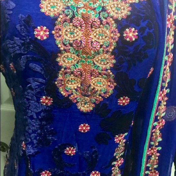 Blue velvet dress with gold a pink work - Picture 2 of 3